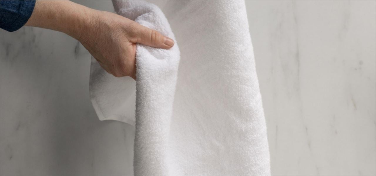 Raue Handtücher? So werden sie wieder flauschig